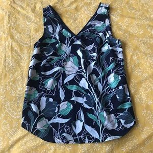 Floral top 🌸🌺🌼